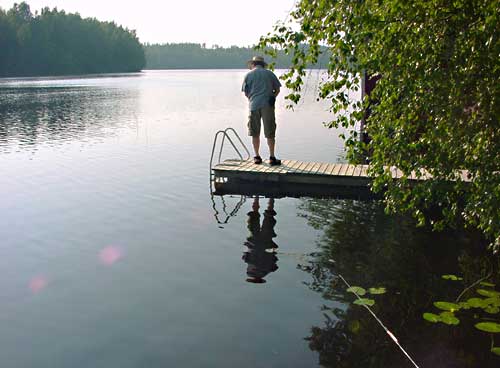 fishing vissen summer cottages zomerhuisjes - skandinavia - skiing, snowboarding, dogsleds, snow mobiles, trekking, fishing, swimming and sauna holidays - vacations in your own cottage in south east Finland - summer, fall, autumn, winter and spring at Penttilä Gardens
