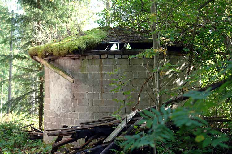 The little round boulding is where the hay was prepared for the winter feeding.