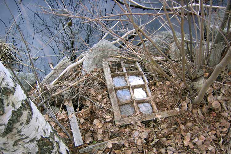 One of the bathhouse windows still lies on the shore, as a witness to the glorious days of the past - the roaring twenties perhaps?