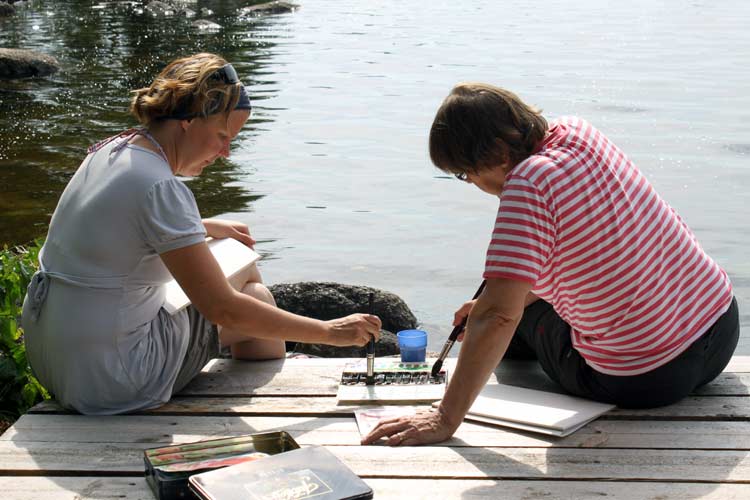 On the dock we start painting the lake scene. The Puukonsaari art workshop.