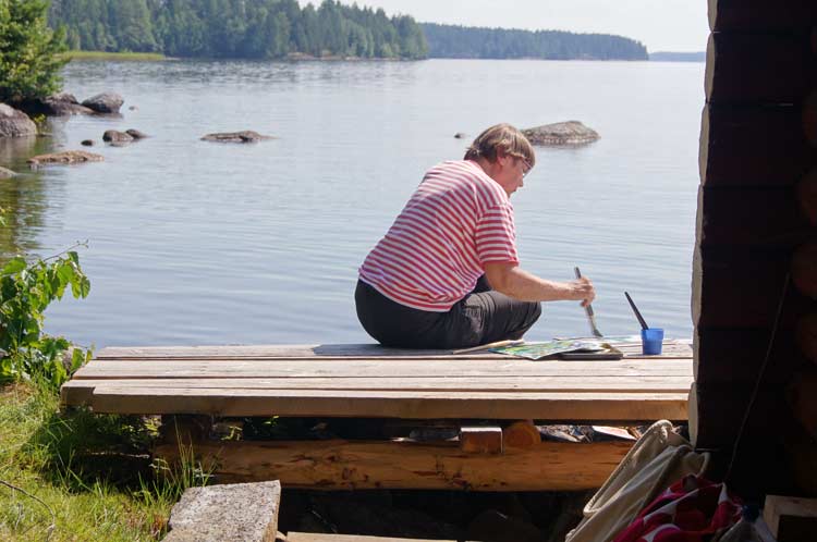 To see the contrast one has te squint his eyes. The Puukonsaari art workshop.