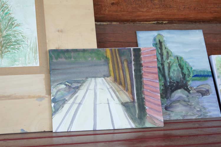 Discussing which colors te choose. The Puukonsaari art workshop.